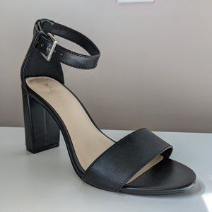 Nine West Black Strap Dress Sandal Chunky Heel - EUC Size 7.5